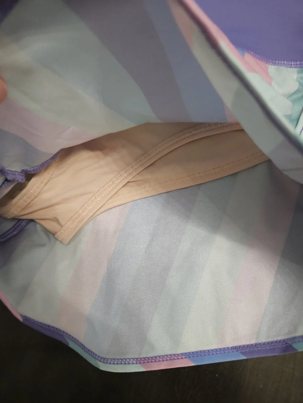 Maven Thread Elite Shorts feature a pastel striped pattern Size Small